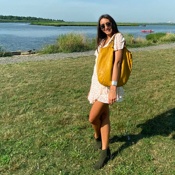 Products Bolsa Nova Slouchy Tote in Yellow  on Model